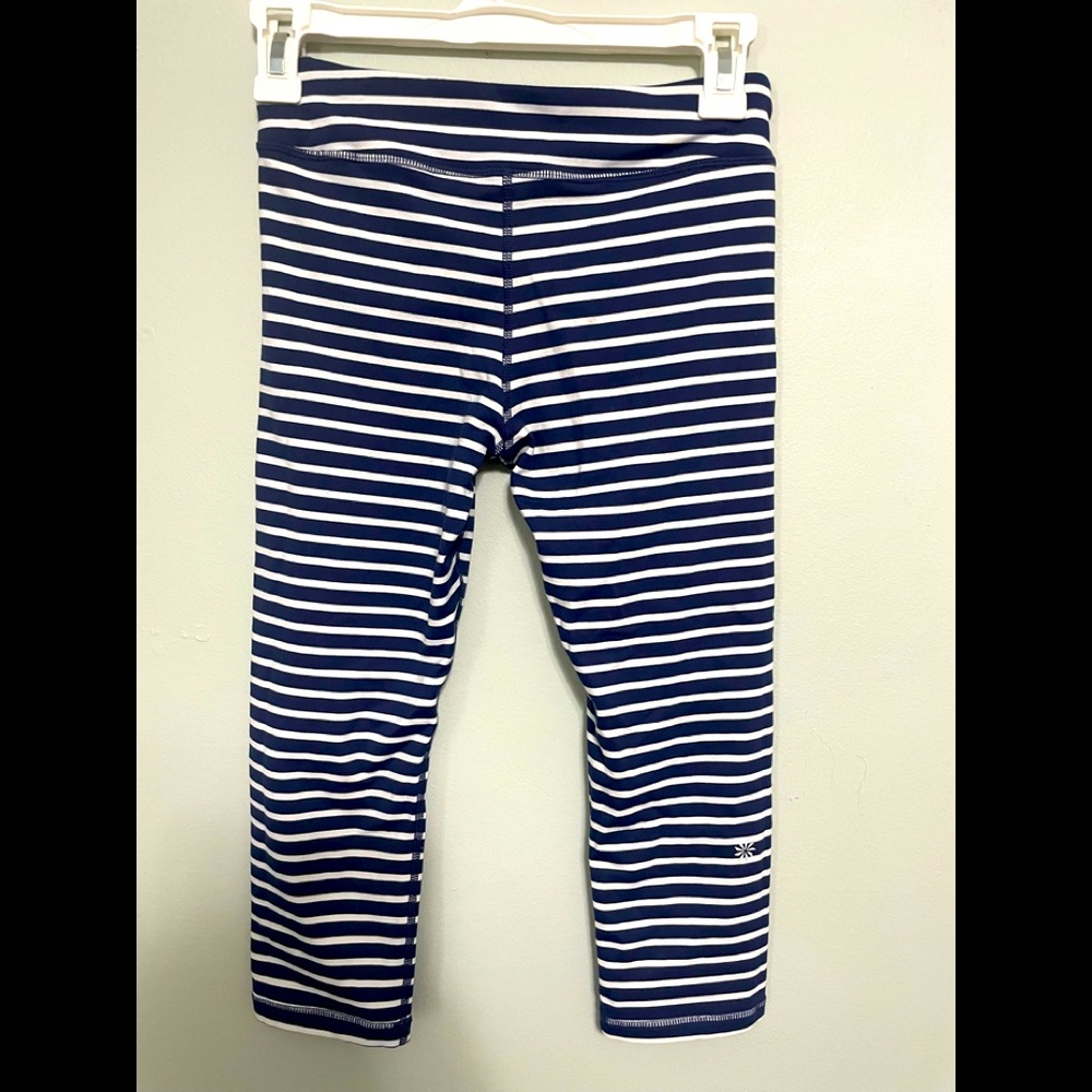 Athleta Girl cropped leggings size 8/10, EUC No flaws, navy and white stripe